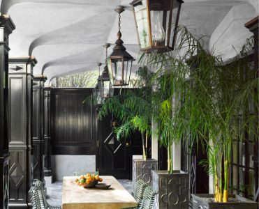 How to Decorate a Summery Porch with Stylish Dining Chairs