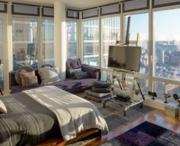 Vintage Apartment with Unique Contemporary Lighting Designs