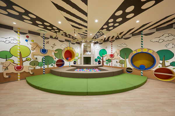 Sophisticated Style and Art Déco Boldness Coexist Beautifully in This Osaka Hospitality Project by Takashimaya Space Create